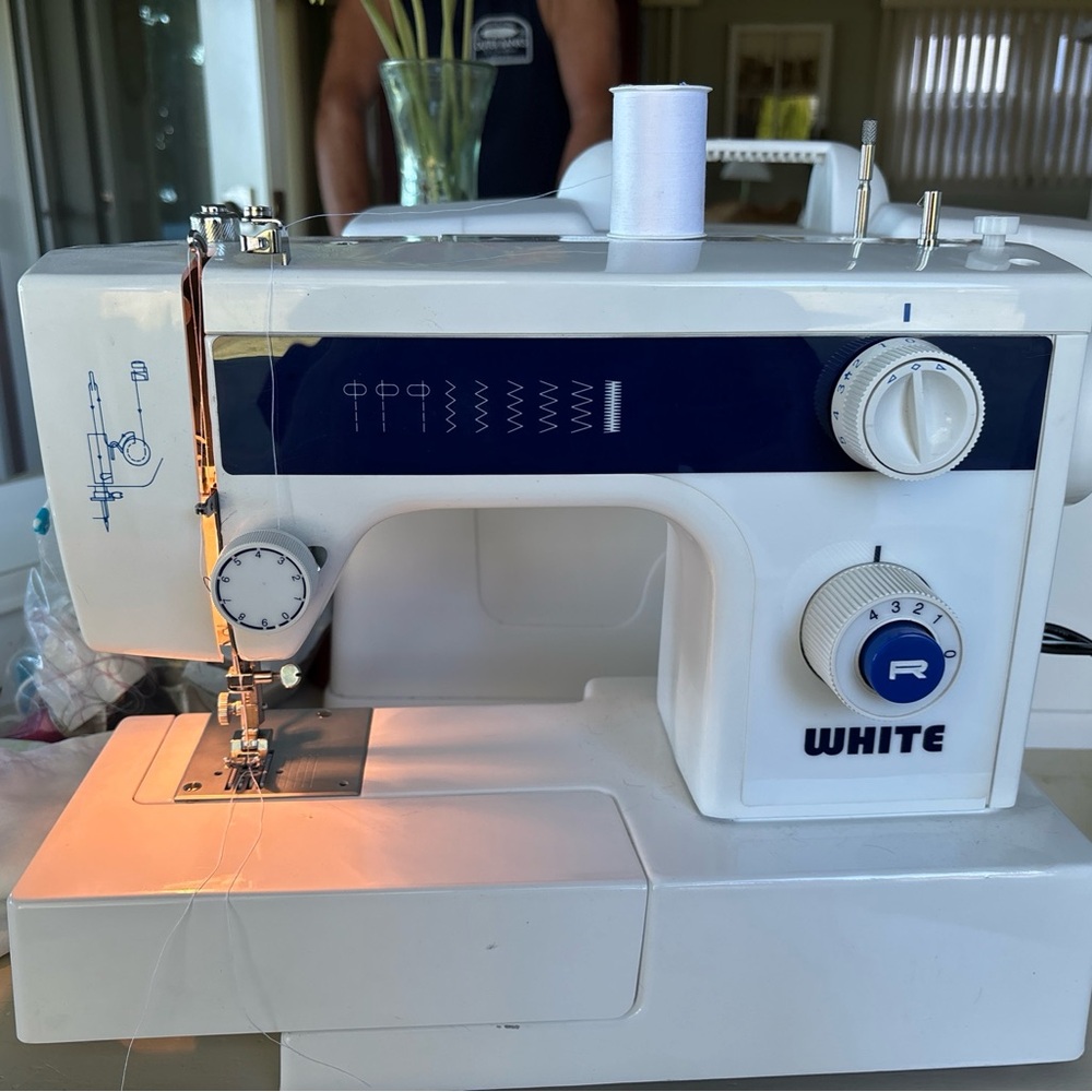 White Brand 1409 Heavy Duty Sewing Machine W/ Pedal, Accessories- Zigzag Works